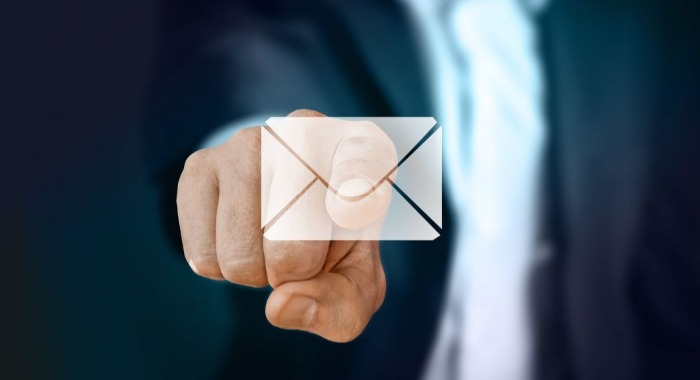 Az e-mail sírásója lehet a Z-generáció